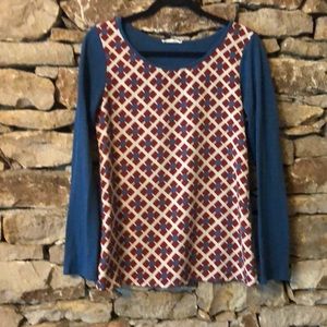 Adorable long sleeve T-shirt with front design